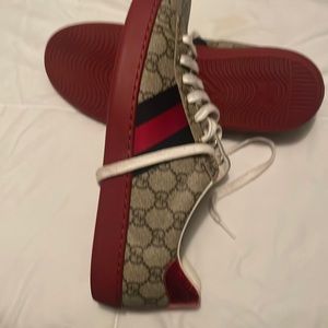 Like new Gucci sneakers
